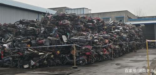 河南焦作驚現(xiàn)汽車墳場 5000輛舊車堆成山，背后折射產(chǎn)業(yè)轉(zhuǎn)型與回收難題
